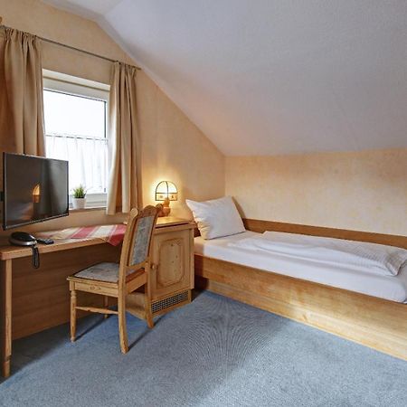 Landgasthof Falken Huttlingen Room photo