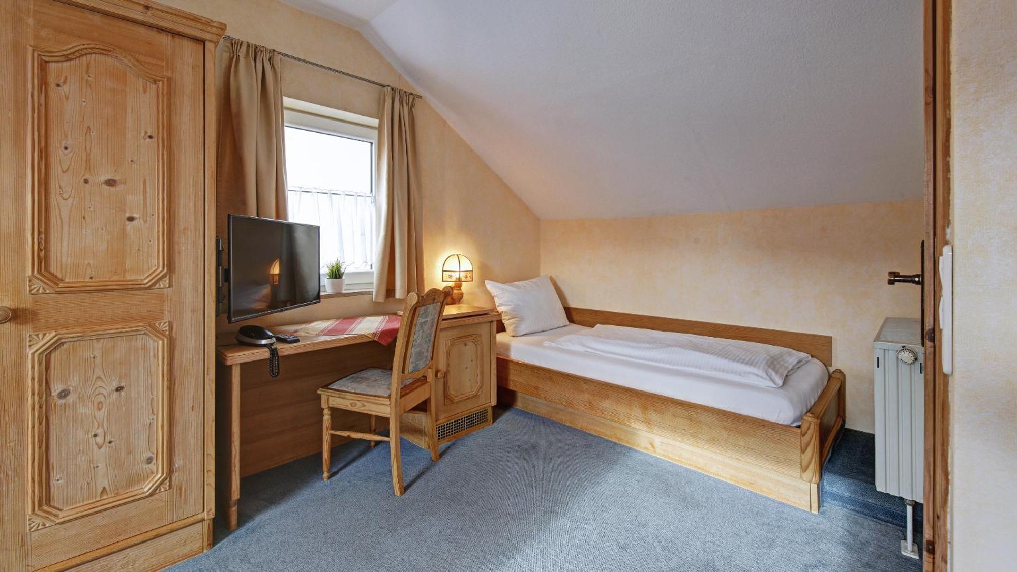 Landgasthof Falken Huttlingen Room photo
