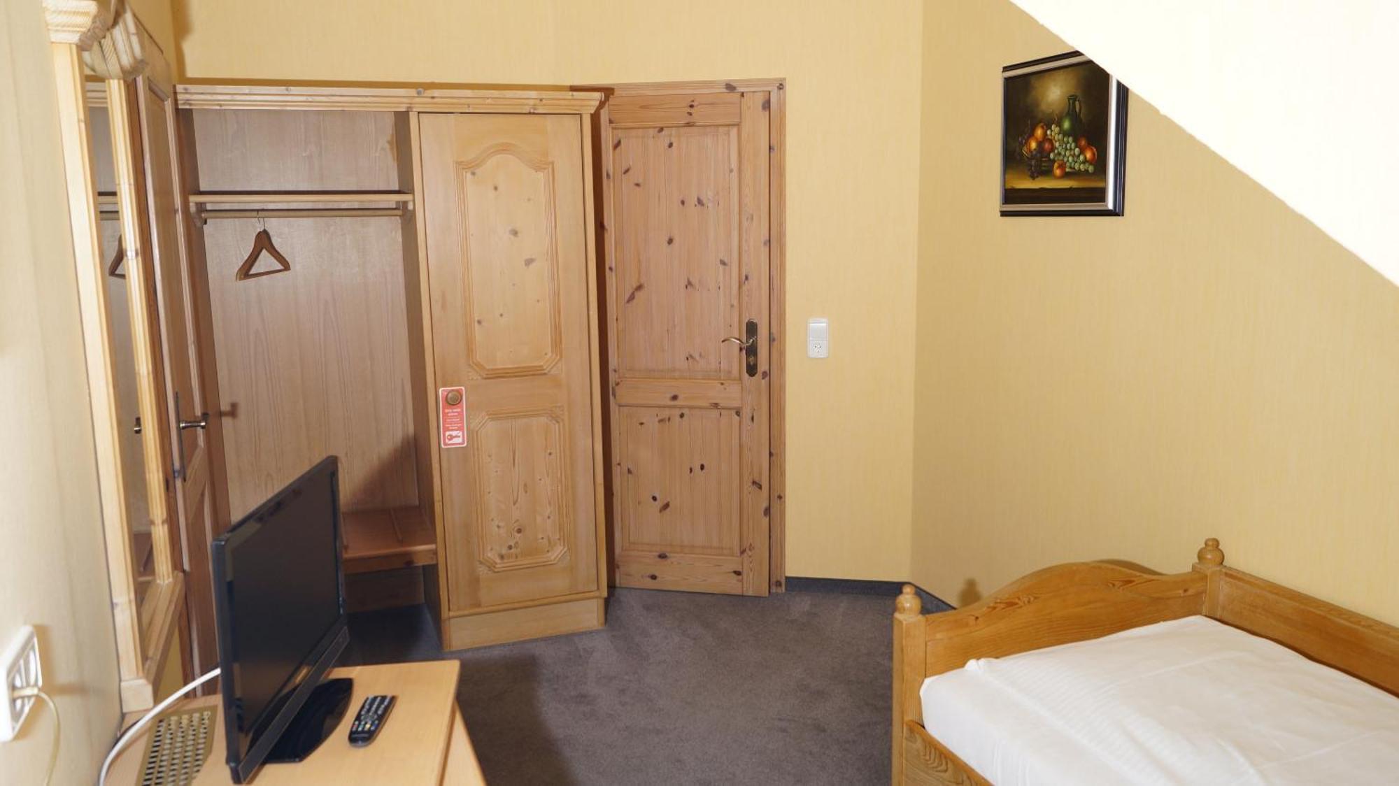 Landgasthof Falken Huttlingen Room photo