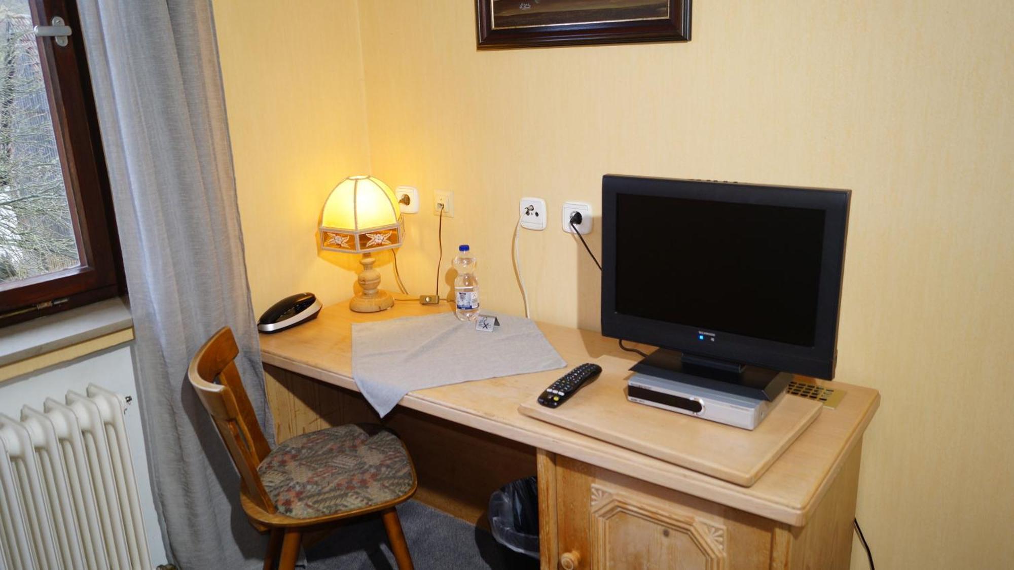 Landgasthof Falken Huttlingen Room photo