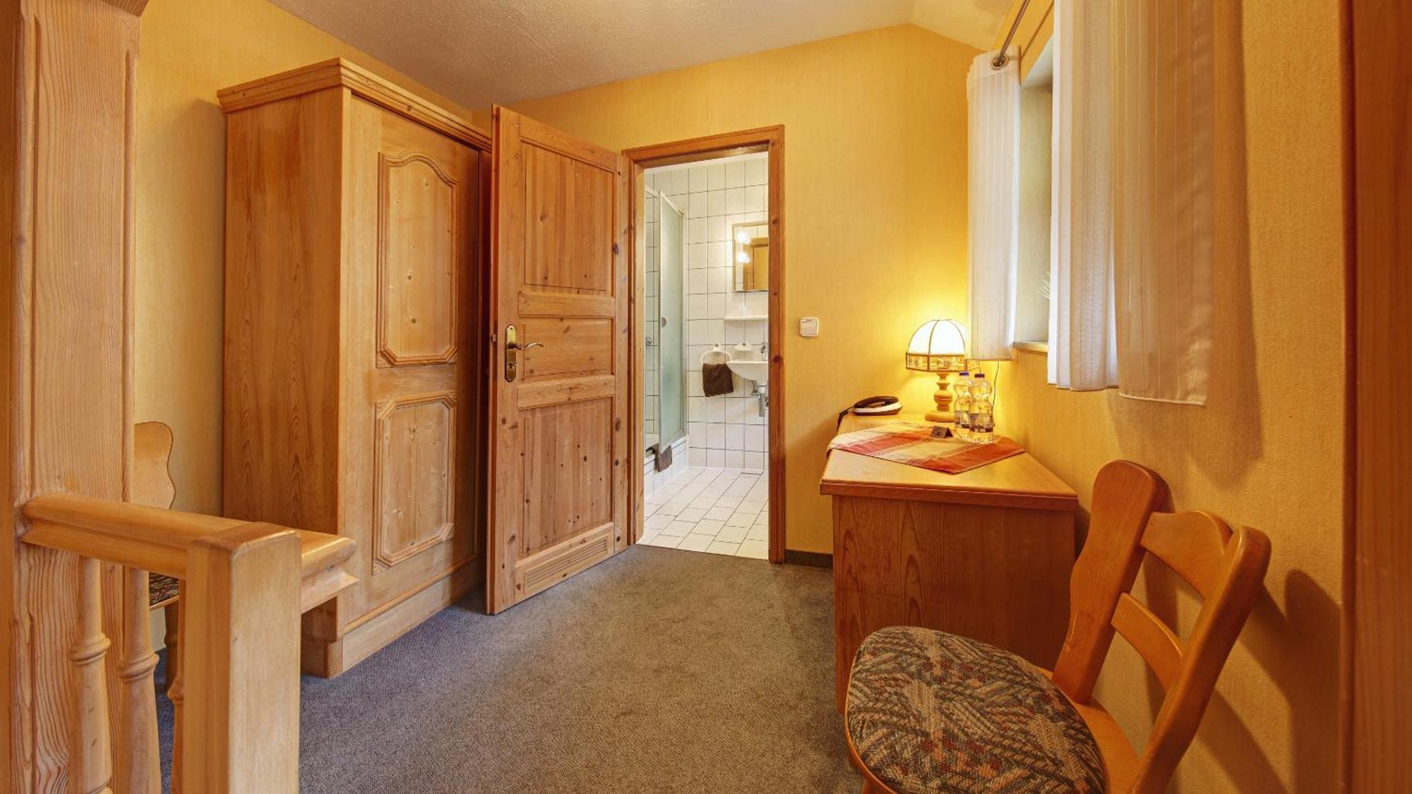 Landgasthof Falken Huttlingen Room photo