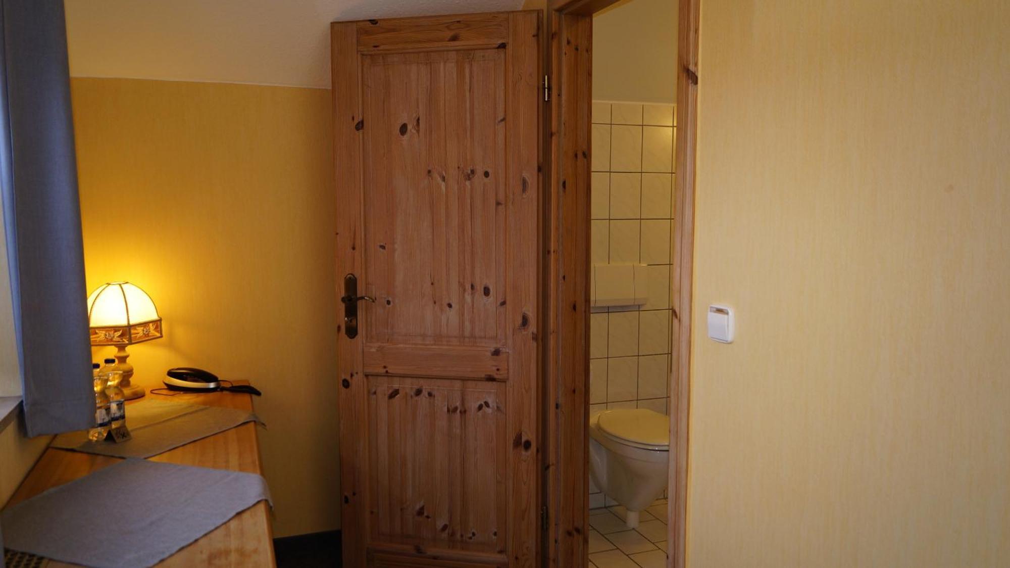 Landgasthof Falken Huttlingen Room photo