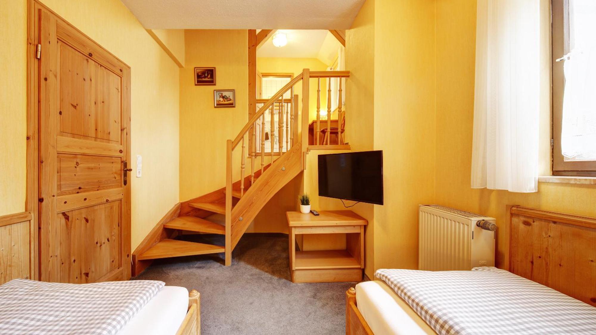 Landgasthof Falken Huttlingen Room photo